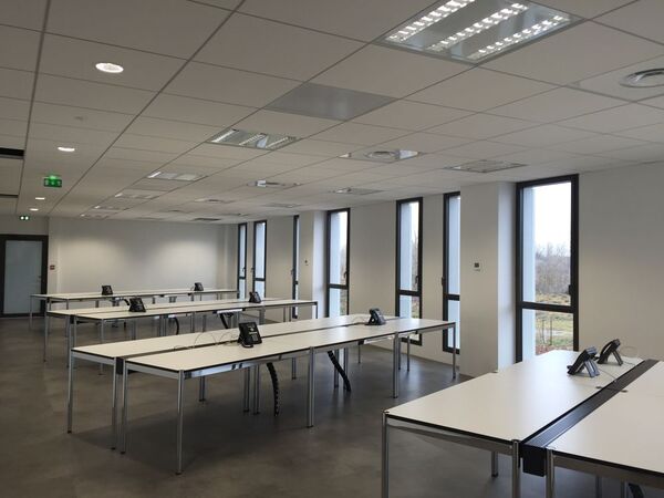 Lumi&egrave;re dans un bureau